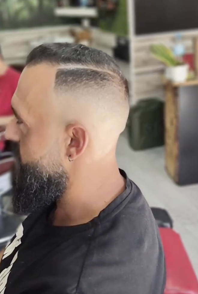 The Wolf Barber trabajo